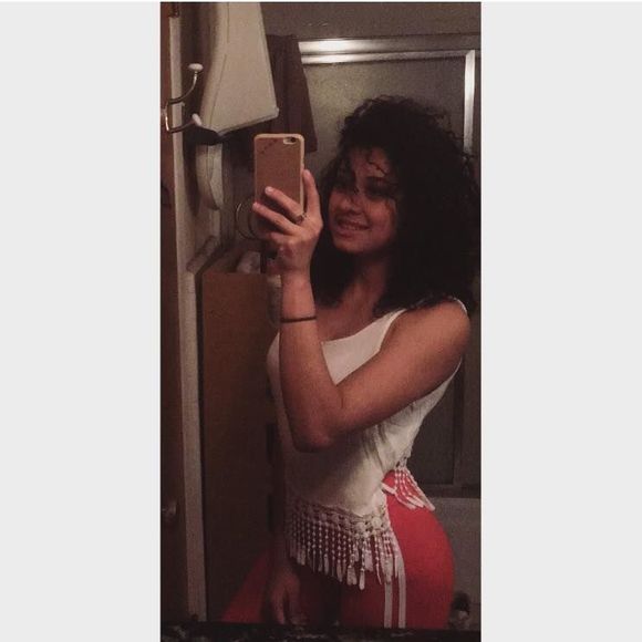 Meet your Posher, Claudia - Picture 1 of 1